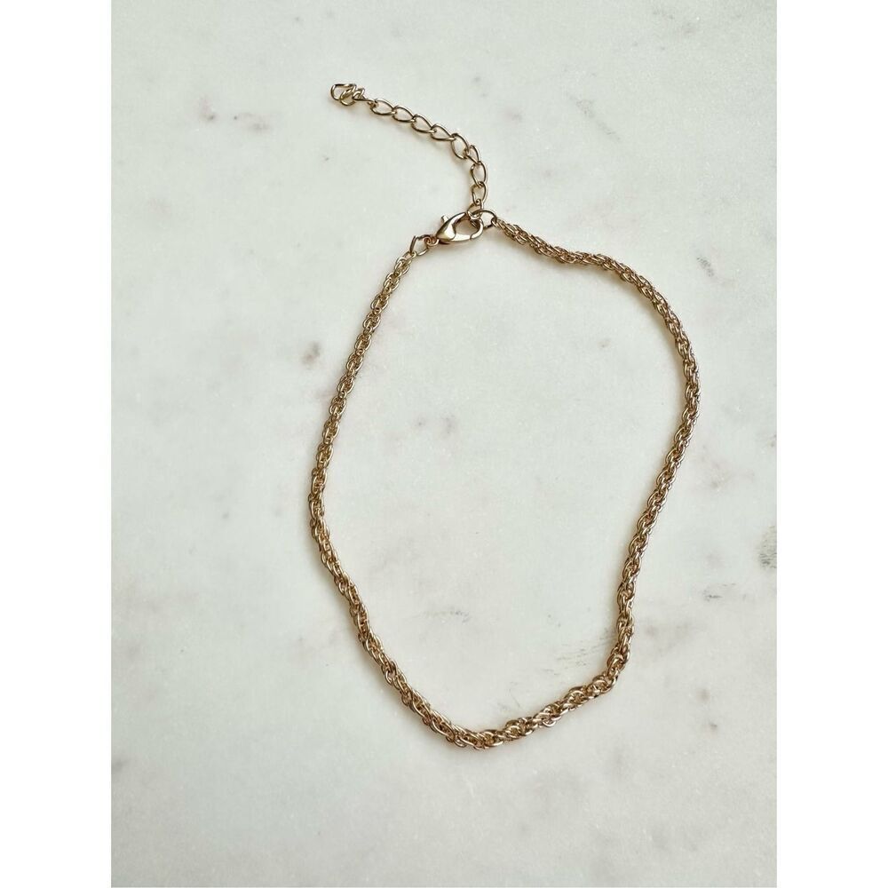Twisted gold color chain-link anklet